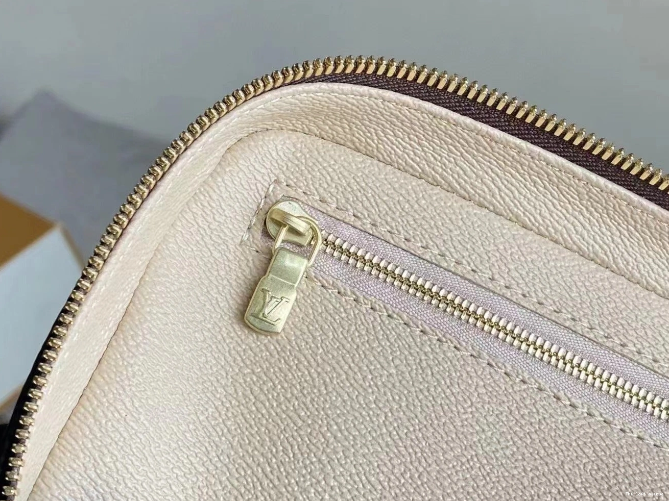 CUSTOM UP LV BAG MAKE VANITY 0820